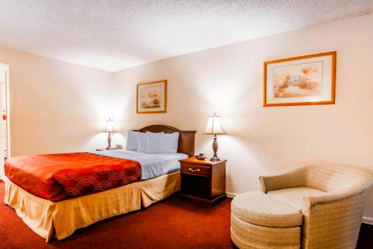 Oyo Hotel Renton Wa Bellevue Bagian luar foto